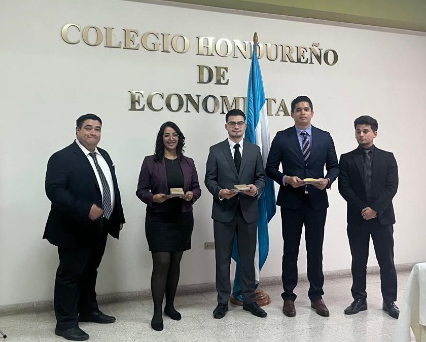 Juramentación del 19/06/2025 Licenciado Christian Martínez Licenciado Isaac Munguía Licenciada Anyi Martínez