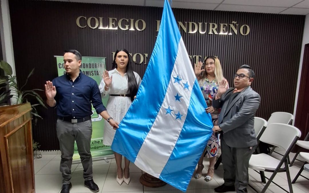 Juramentación 20/11/2025 Licenciada Fanny Hernández Licenciado Daniel Alemán Licenciada Nelsy Iscoa Licenciado Jimmy Cabrera